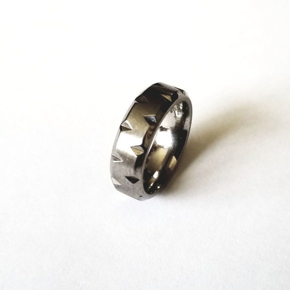 New tituiam ring size 5 - Picture 3 of 4